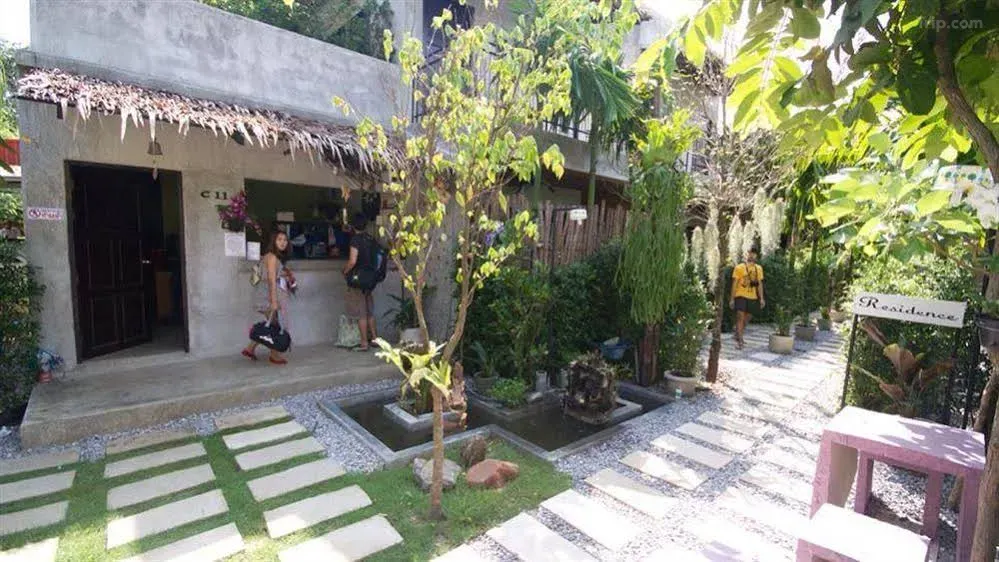 ลานโรงแรมเดอะ เคิร์ฟ เรสซิเดนซ์ หัวหิน