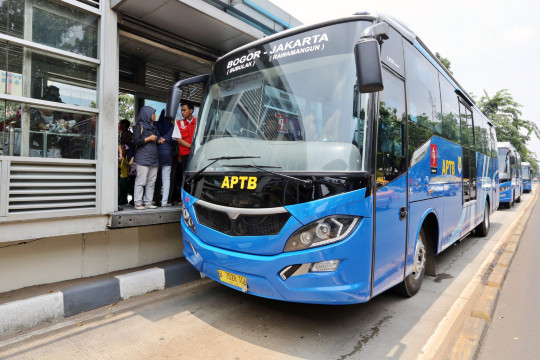 Exploring Jakarta Using TransJakarta BRT