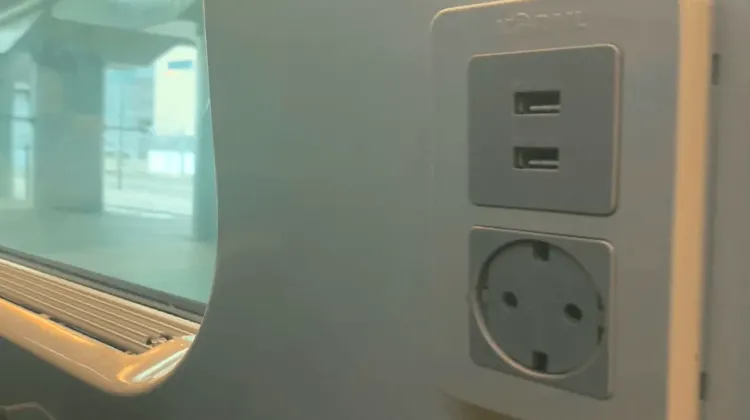 電源コンセント