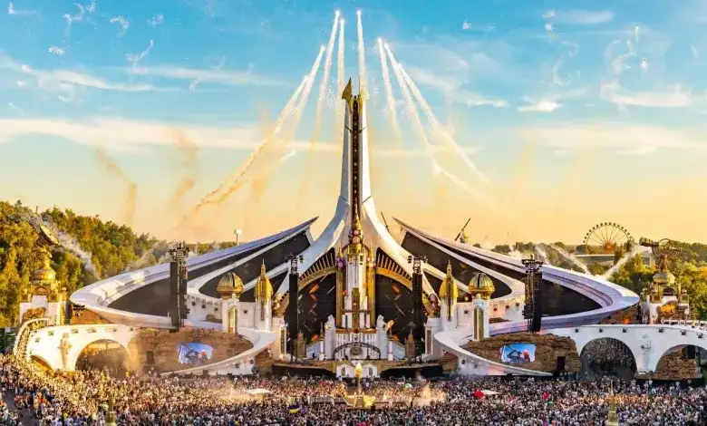 TOMORROWLAND 