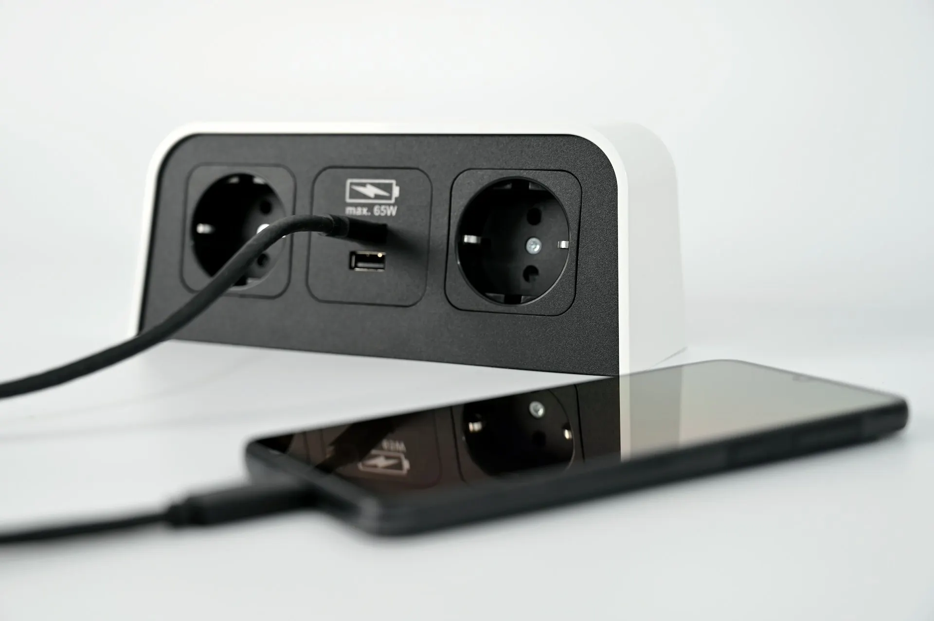 オーストラリアでコンセント不要で充電する方法