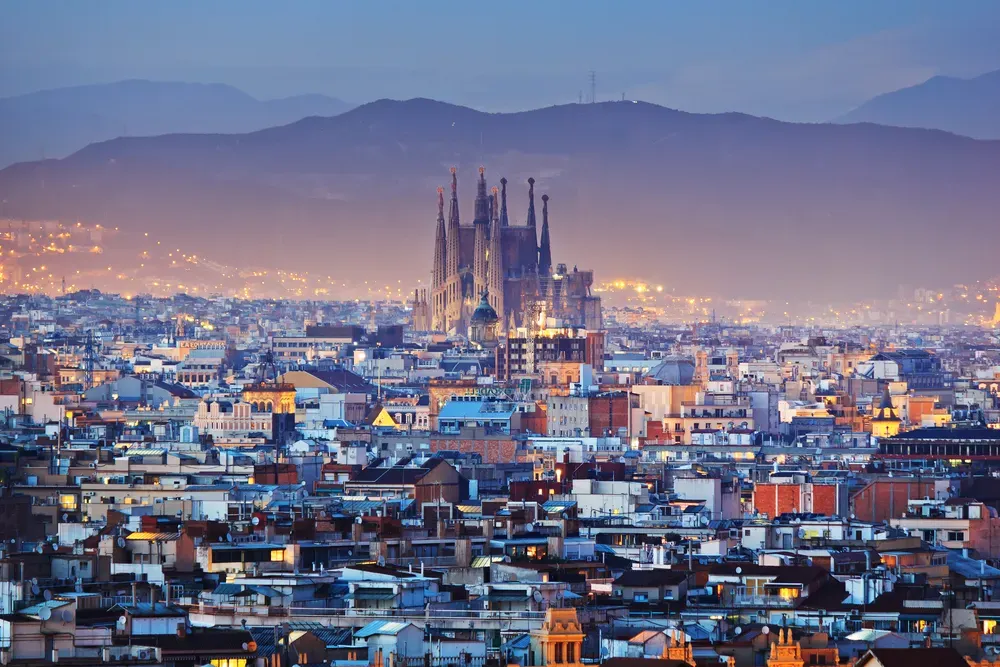 Book Cheap Flights from Manchester to Barcelona and Save Money