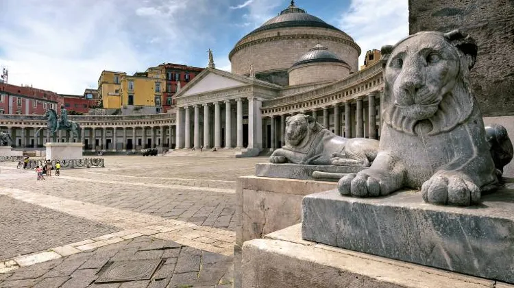 ナポリのプレビシート広場