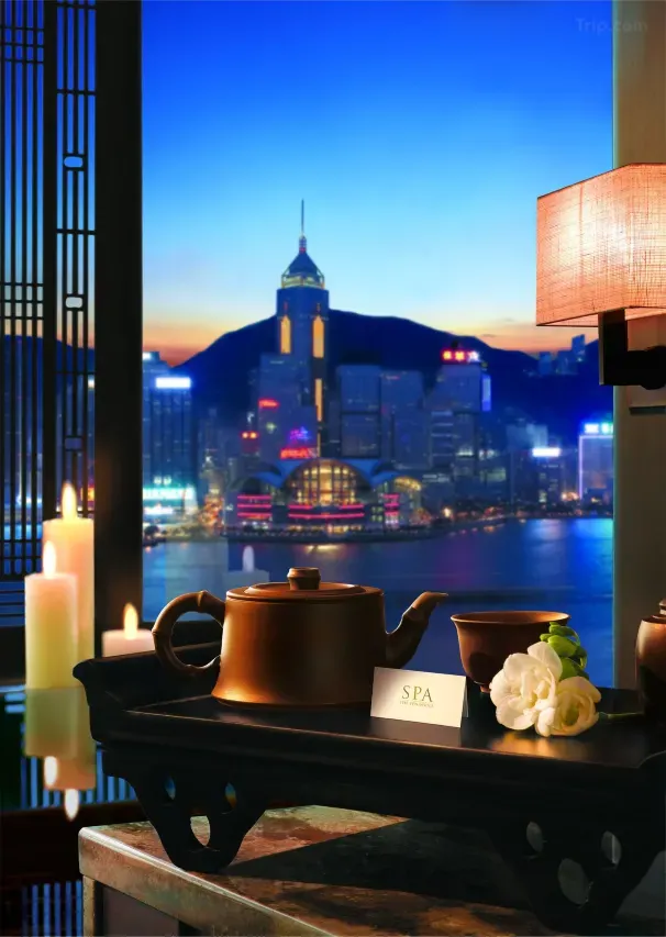 香港半島酒店 – 高級海景大床套房