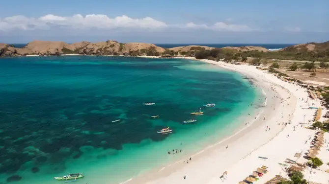 Tempat Wisata di Lombok-Pantai Tanjung Aan