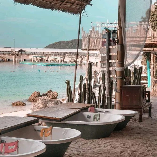 คาเฟ่เกาะล้าน Italay