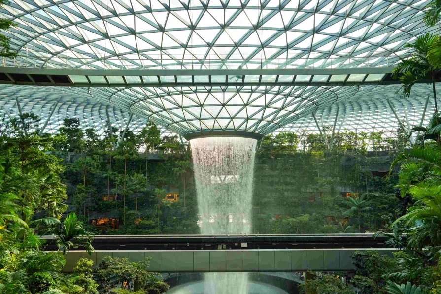 Jewel Changi Airport: дождевой вихрь