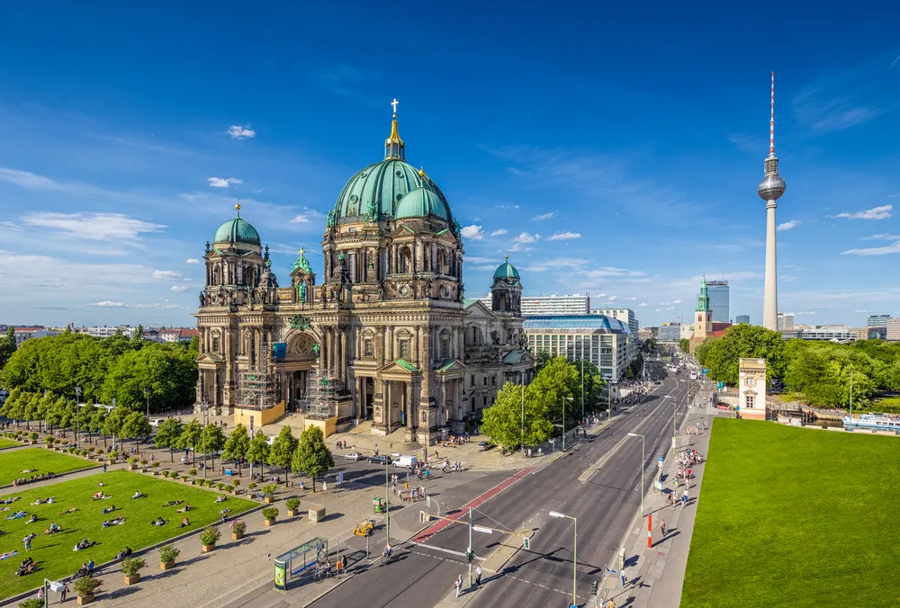 Book Cheap Flights from London to Berlin and Save Money