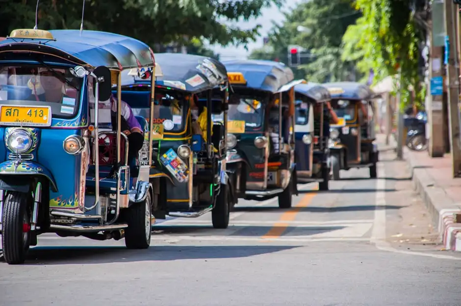How much is a tuk tuk ride in Bangkok?