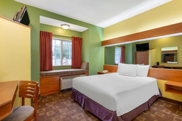 Microtel Inn & Suites by Wyndham Charlotte/Northlake Room