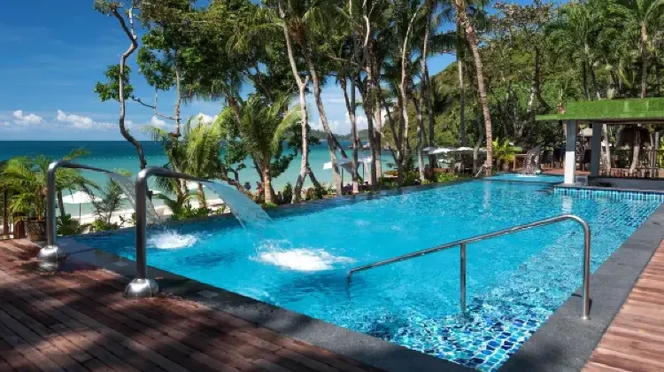 โรงแรมอ่าวพร้าว รีสอร์ท - ที่พักระยอง มีสระว่ายน้ำ