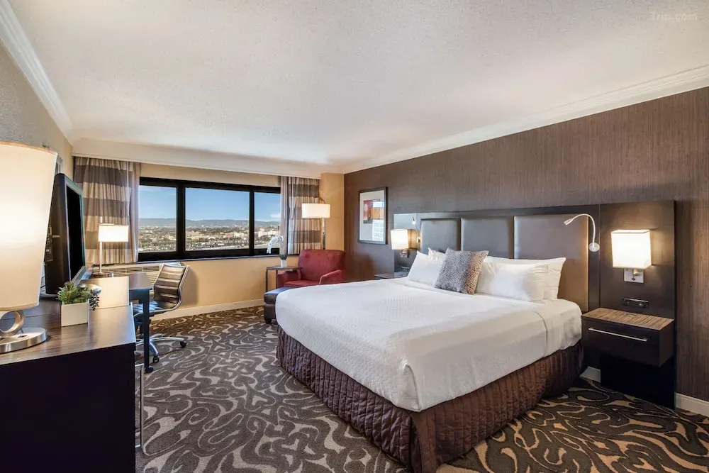Guest room - Hotels near LAX with Shuttle