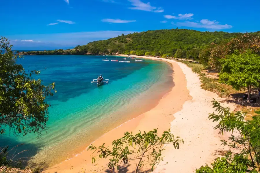Tempat Wisata di Lombok-Pantai Kuta Lombok