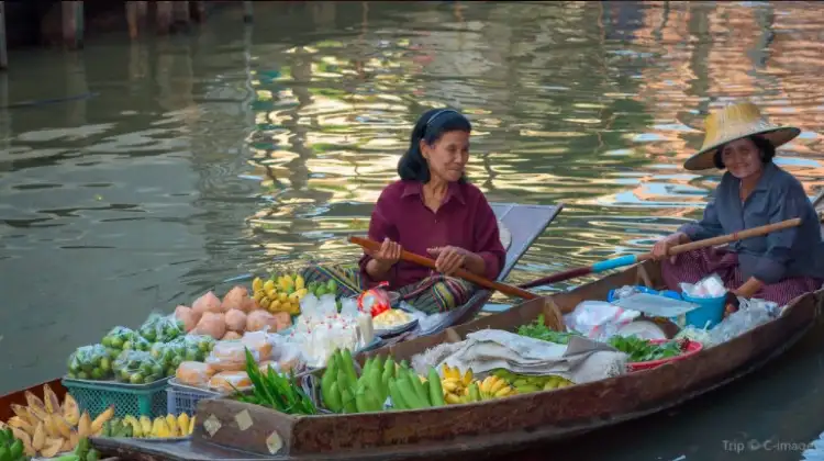 ตลาดดำเนินสะดวก