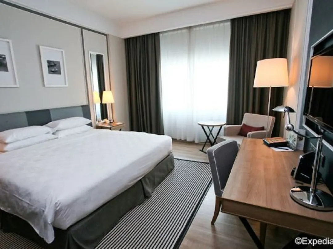 Orchard Hotel Singapore Premier King Room photos and amenities