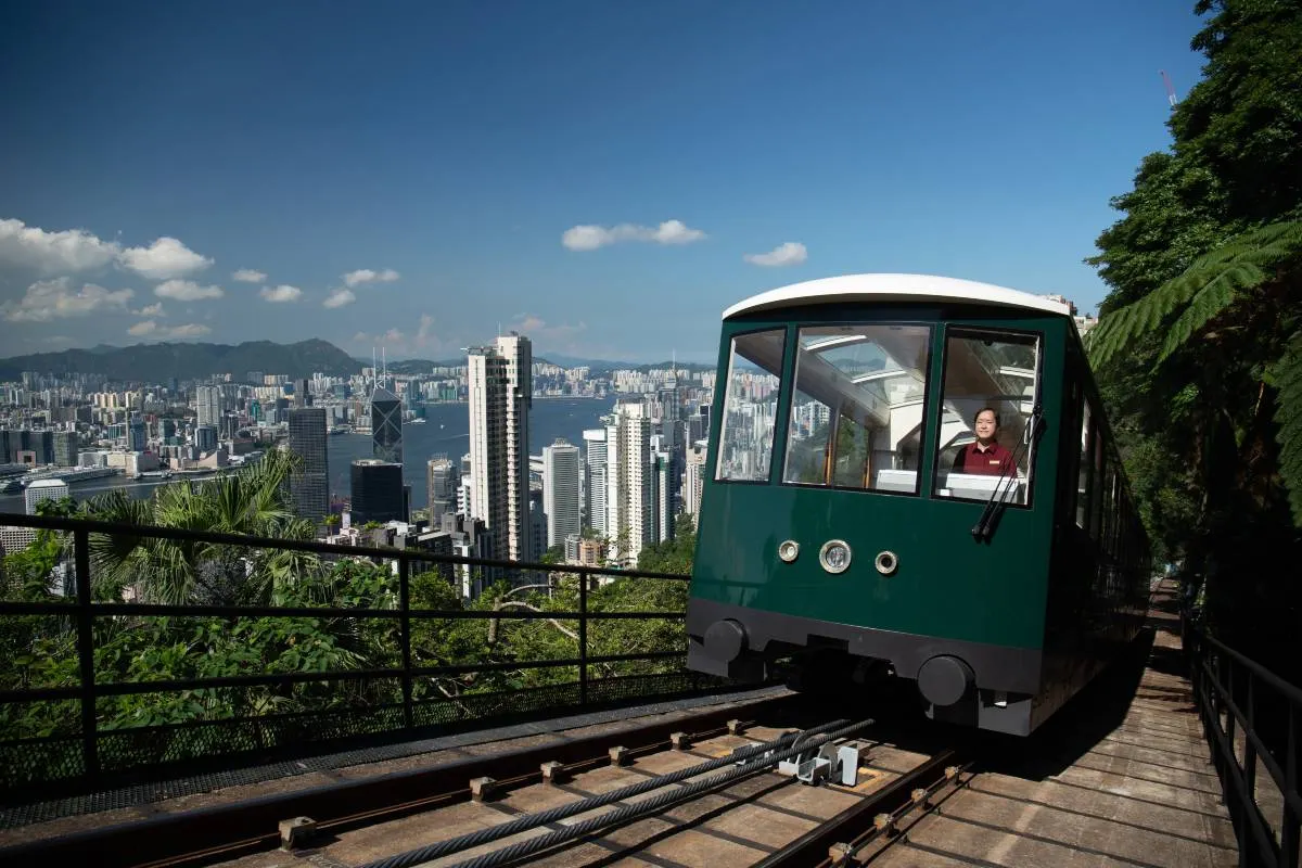 香港旅遊景點 – 山頂纜車