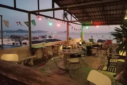 สัตตะฮิปเทล บูทีค เกสต์เฮาส์ แอนด์ โฮสเทล - หาดนางรํา ที่พัก ติดทะเล