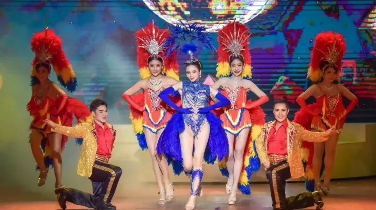 バンコクのニューハーフショー｜ゴールデンドーム