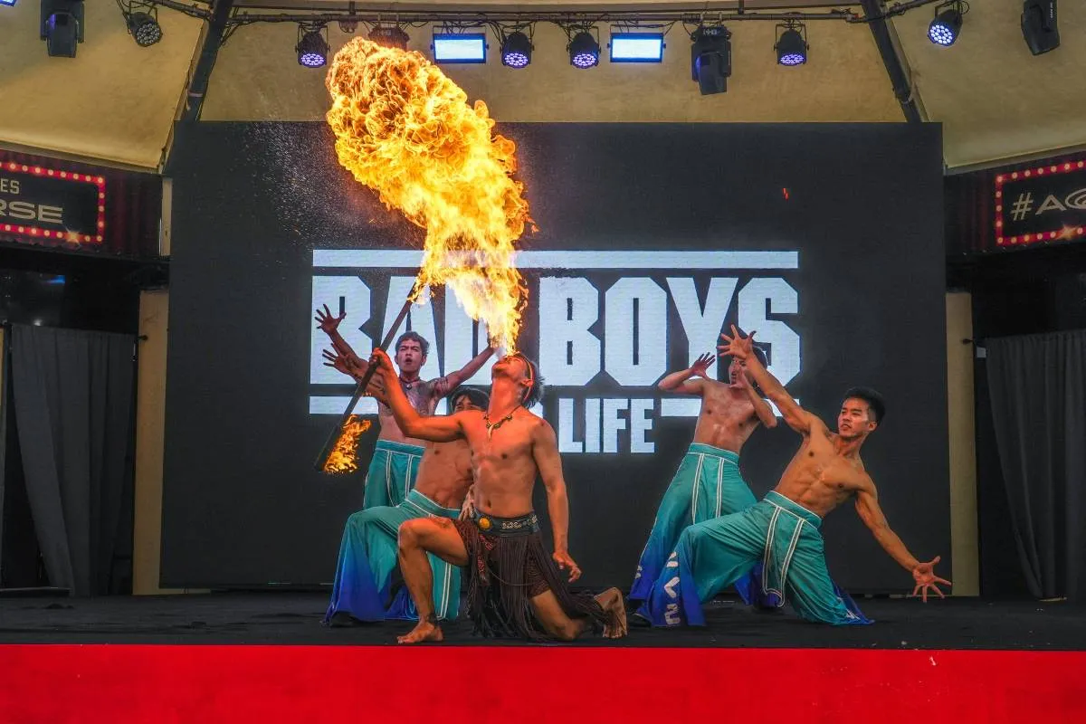 เครื่องเล่นโคลัมเบียพิคเจอร์ส อควาเวิร์ส