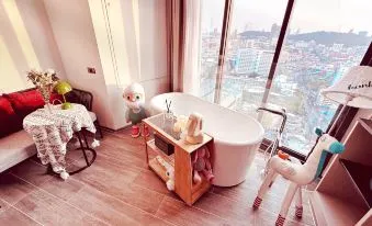 EDGE Central Ocean View · สระว่ายน้ำแบบอินฟินิตี้ · Liberal Design Wind 180 ° View High Luxury Art Hotel (สาขาพัทยาบีช)