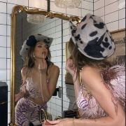 80岁的女孩在流浪