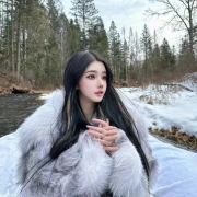 她是一个来自仙界的童女