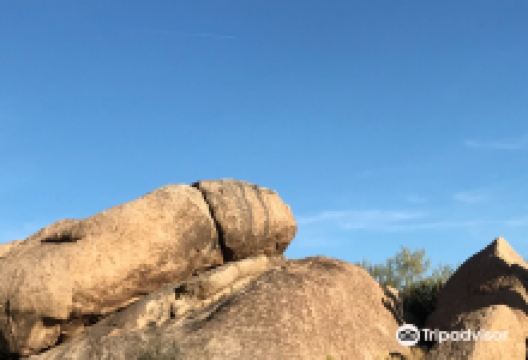Phallic Rock (Ka Ule o Nanahoa)景点图片