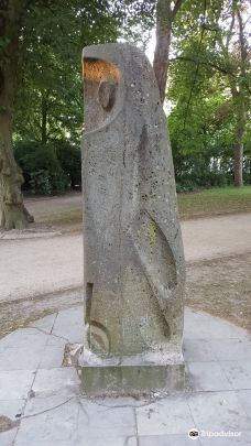 Skulptur 'Die Eule'-石勒苏益格