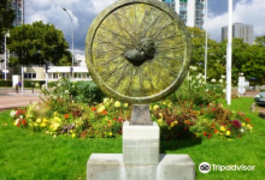 Sculpture en Hommage景点图片