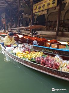Tha Kha Floating Market-Tha Kha