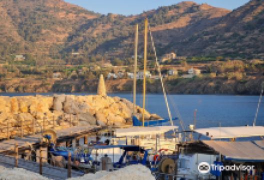 Pomos Harbour景点图片