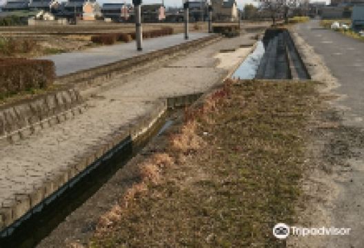 Nango Kango Shuraku - An Old Village Surrounded by a Moat景点图片