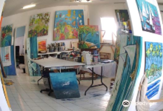 White Dog Art Studio景点图片