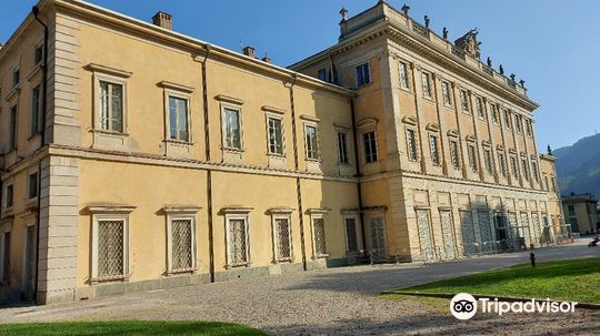 Lake Como and Bellagio with Private Boat Cruise Included