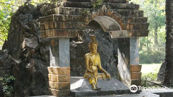 Tham Ruesi Sawan and Tham Luk Suea