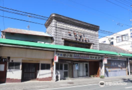 Clover Street Shopping District景点图片