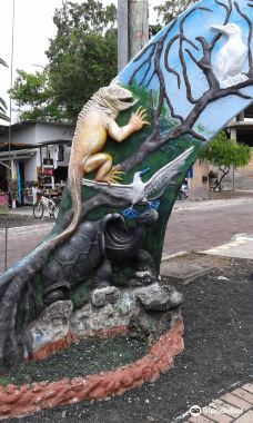 Monumento Darwin-阿约拉港