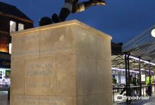 Duncan Edwards Statue景点图片