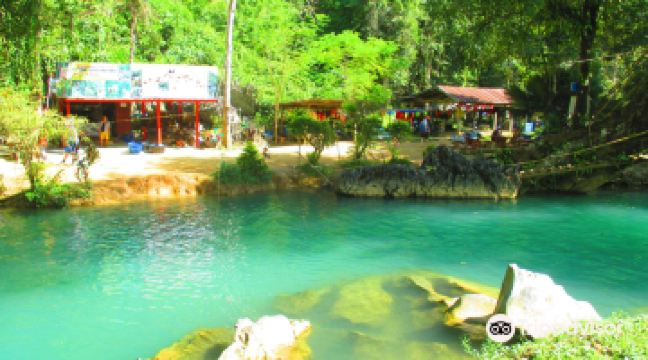 坦普坎溶洞&藍色瀉湖