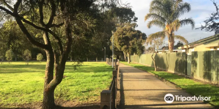 Roth Hetherington Botanical Native Garden