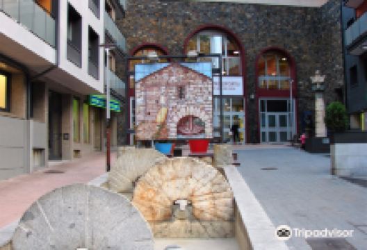 Placa Calonge景点图片