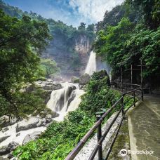 Curug Cimarinjung-贝鲁诺省