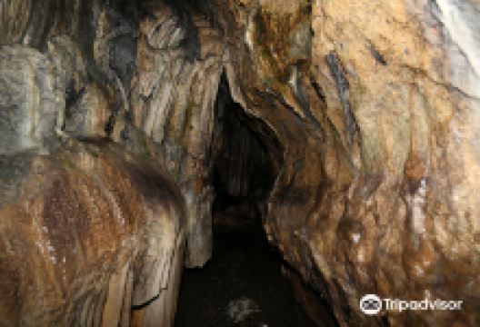 入水钟乳洞景点图片