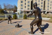 Mason Square Basketball Monument景点图片