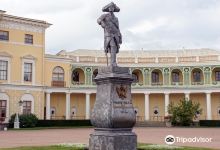 Pavel Pervy Monument景点图片