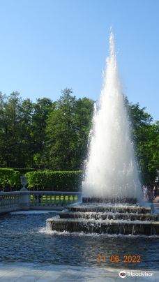 Pyramid Fountain-彼得宫城