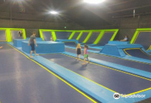 Fly High Trampoline Park景点图片