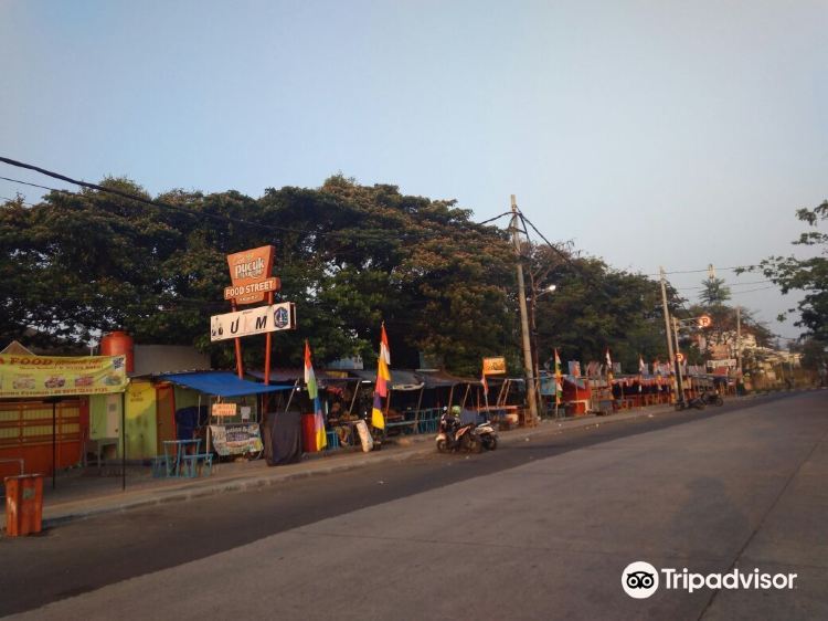 Pluit (Strategic location, family-friendly attractions)