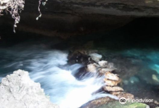 Blue Water Cave景点图片