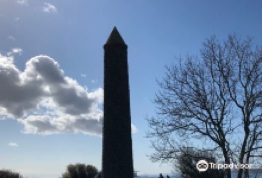 Largs Pencil Monument景点图片